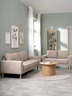 Sofa EGENSE 2-pers. sandfarvet stof/egefarve